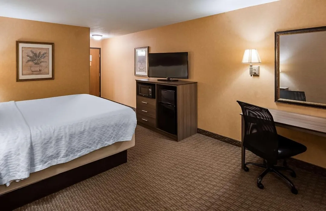 Best Western Plus North Canton Inn & Suites-1